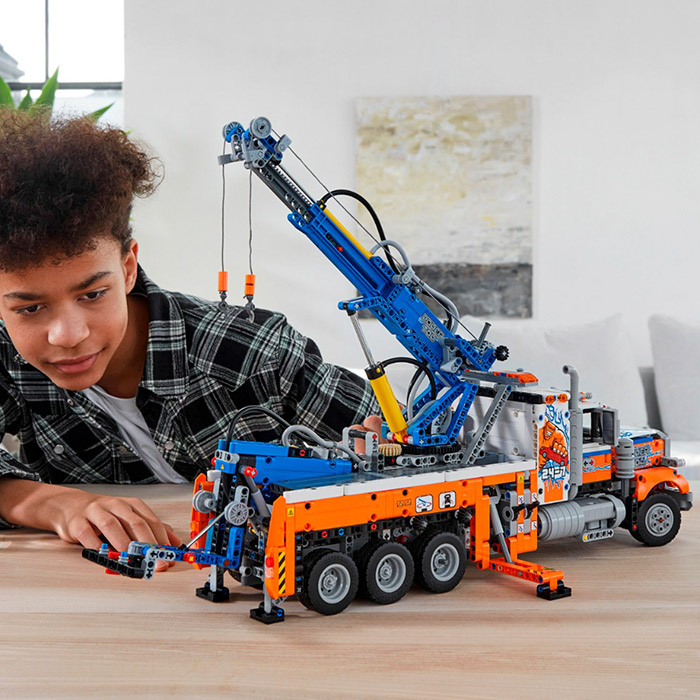 LEGO Technic Heavy-Duty Tow Truck - 
